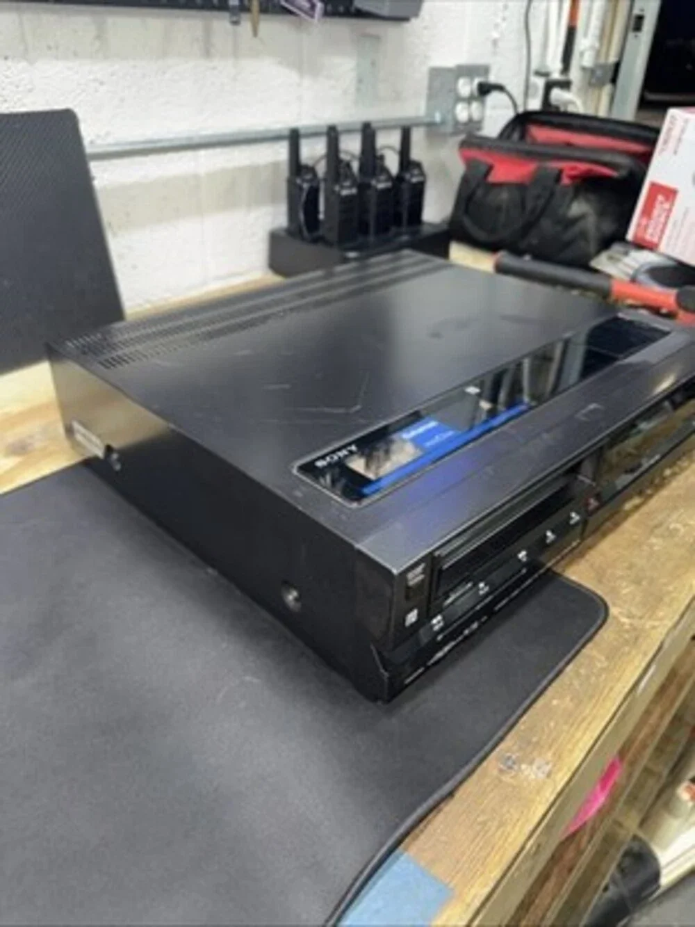 Sony SL-HF400 Betamax Super Beta Hi-Fi VCR Player RCA Video - POWERED ON - READ